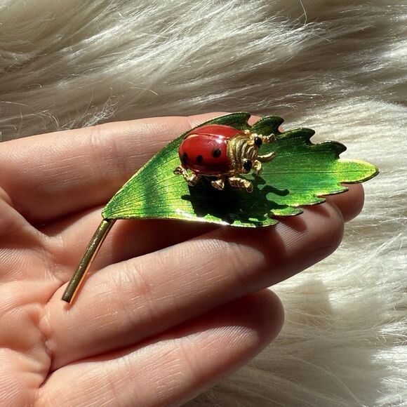 Vintage Hattie Carnegie Lady Bug Green Leaf Brooch Pin Enamel Insect Whimsical - Picture 8 of 8